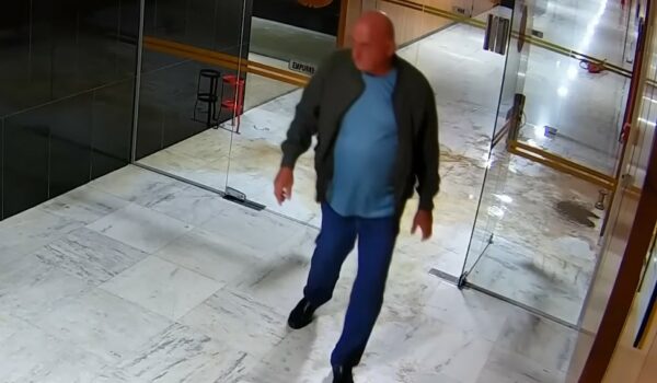 Câmeras mostram ministro de Lula no Planalto durante invasão