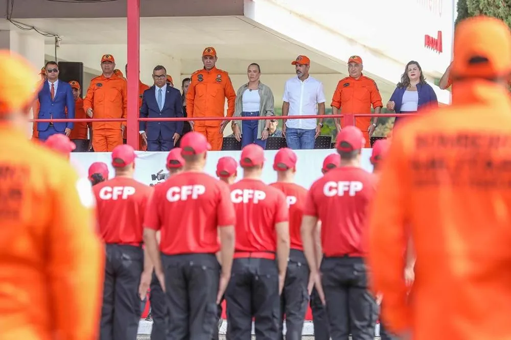 Praças dos Bombeiros Militares participam de cerimônia de troca do uniforme