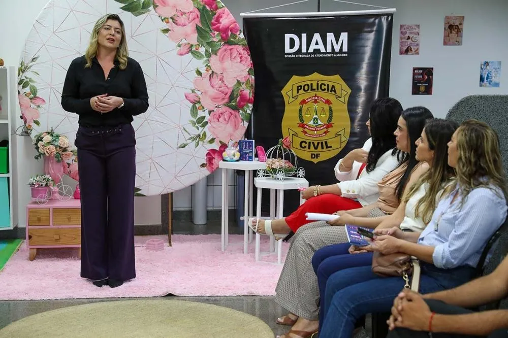 Proteção às mulheres ganha força com acolhimento especializado da PCDF