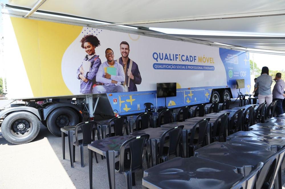 QualificaDF Móvel oferece 880 vagas em cursos de capacitação profissional