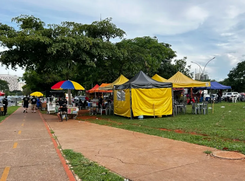 Jogo entre Cruzeiro (MG) e Grêmio (RS) tem 60 vagas para o trabalho de ambulantes