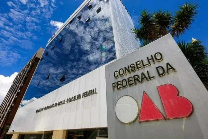 OAB pede que Moraes autorize visitas de Flávio Bolsonaro ao pai como advogado