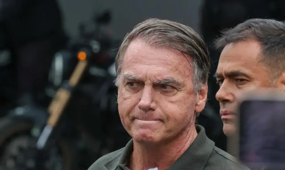Relatório aponta que Bolsonaro teve crise de soluço de 36 horas