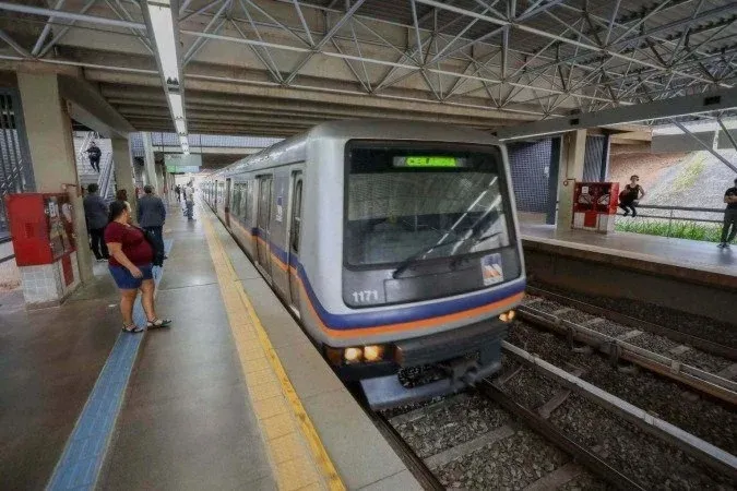 Adolescente é atacada com vidro em vagão exclusivo do Metrô-DF
