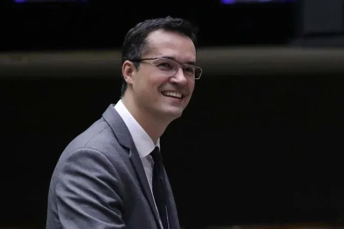 Kassio suspende decisão e mantém Deltan Dallagnol na disputa