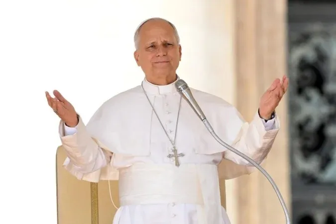 Papa fala em “operário” e pede paz no dia da eleição no Brasil