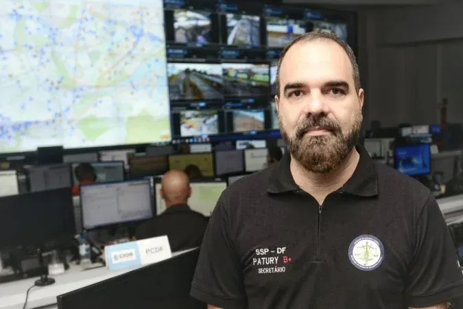 Secretaria registra santinhos jogados nas ruas durante a madrugada no DF