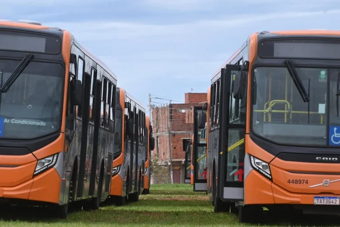 Comissão da CLDF dá 10 dias para Semob explicar retirada de ônibus