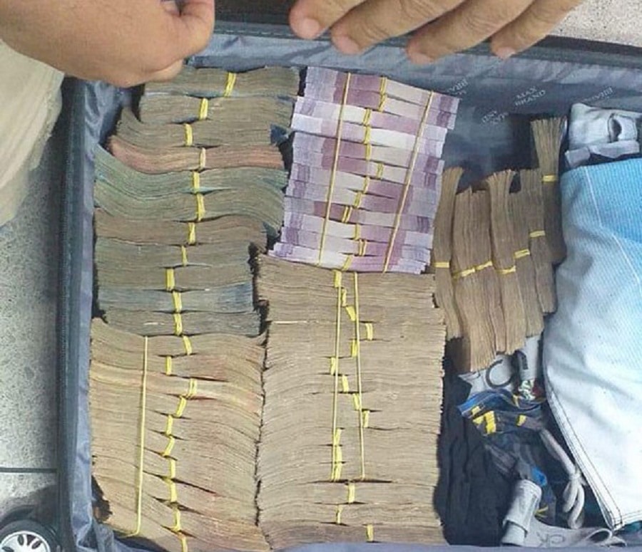 Grupo é preso ao tentar embarcar em avião com malas de dinheiro