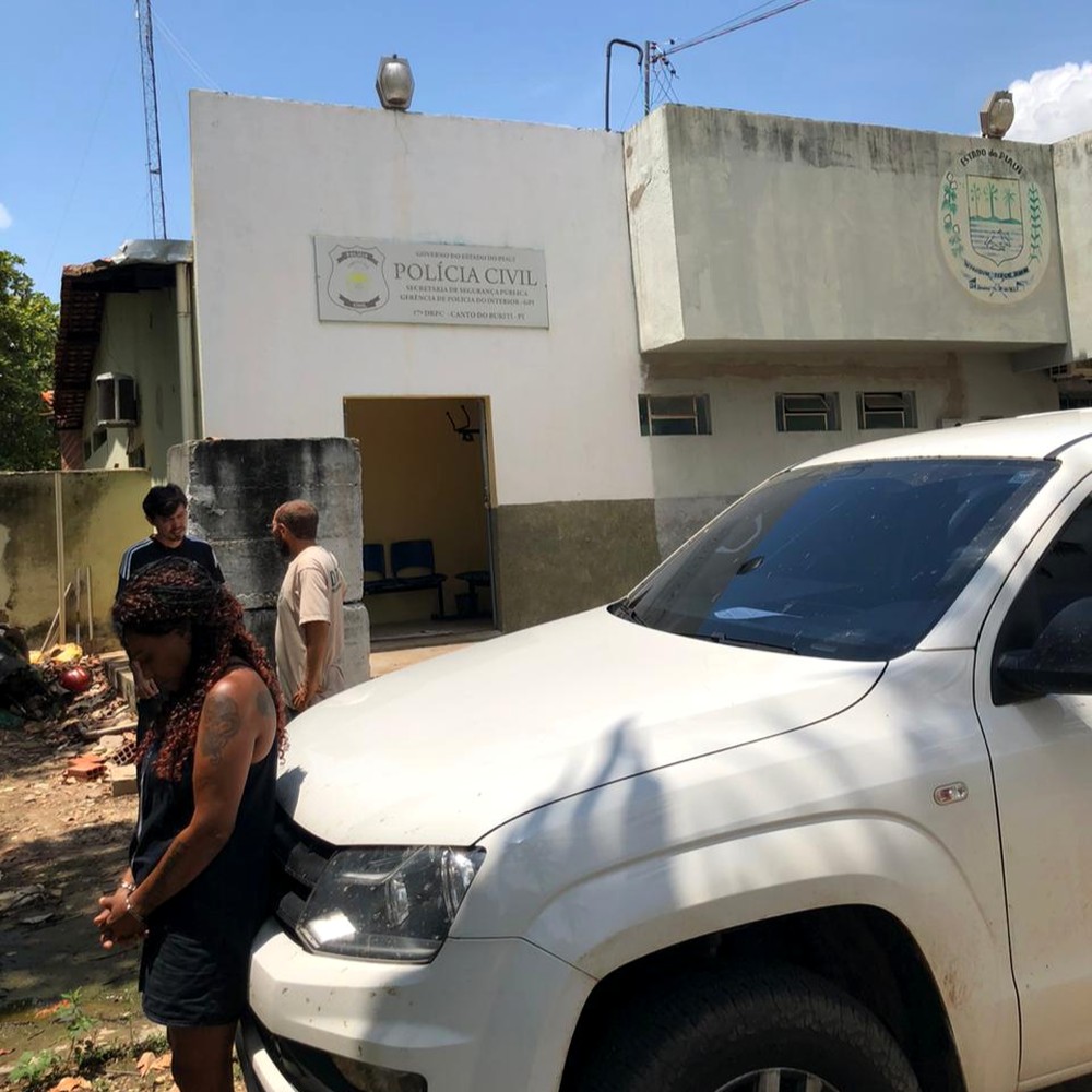 Homem é preso suspeito de se masturbar na frente de crianças na porta de escolas 