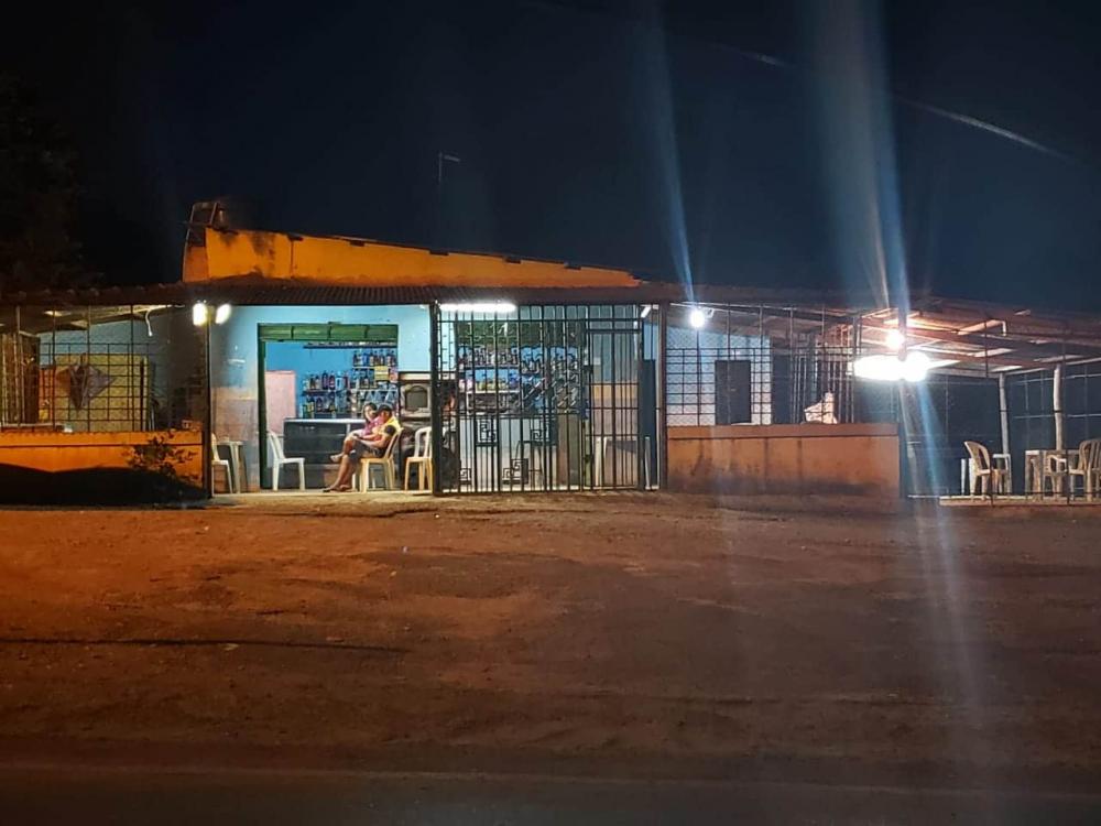Pai e filhos são baleados em bar em Águas Lindas de Goiás-GO