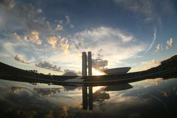 Previsão é de chuvas isoladas no fim da tarde desta segunda-feira