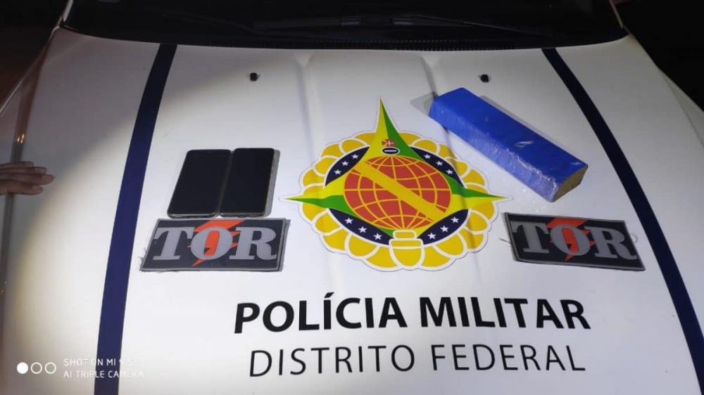 Três homens são presos com 1,5 kg de maconha em ponto de bloqueio no Gama