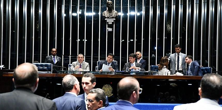 Alcolumbre convoca Congresso na quarta-feira para analisar vetos de Bolsonaro