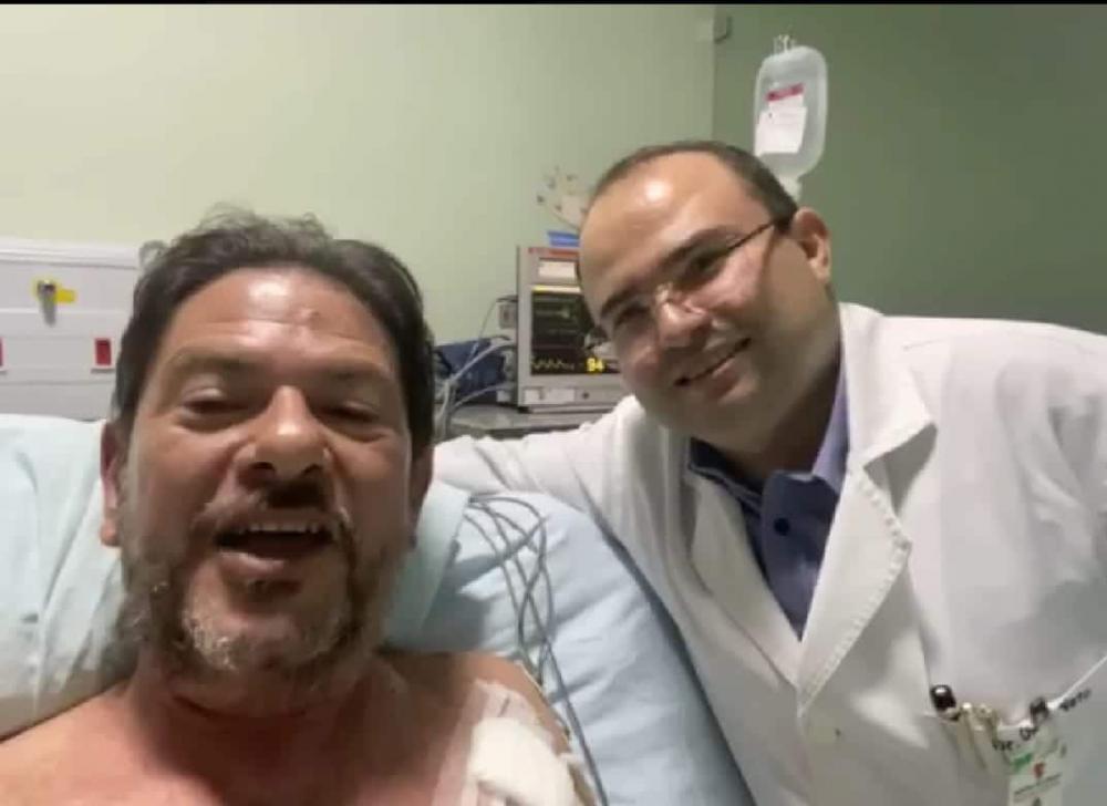 Cid Gomes tem alta da UTI e agradece os funcionários do hospital